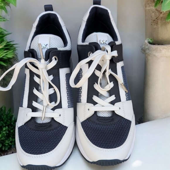 EUC Michael Kors Georgie Mixed-Media Trainer Size 7 Navy and White - Picture 1 of 8